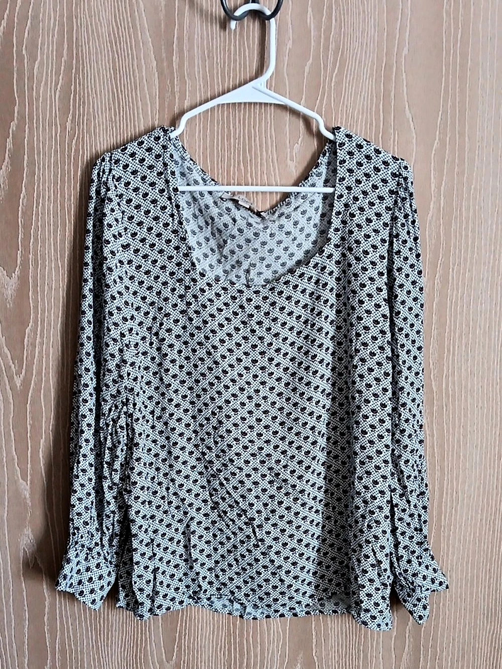 LOFT Floral Cinched Scoop Neck Top Geometric Blouse Gray & Black Medium